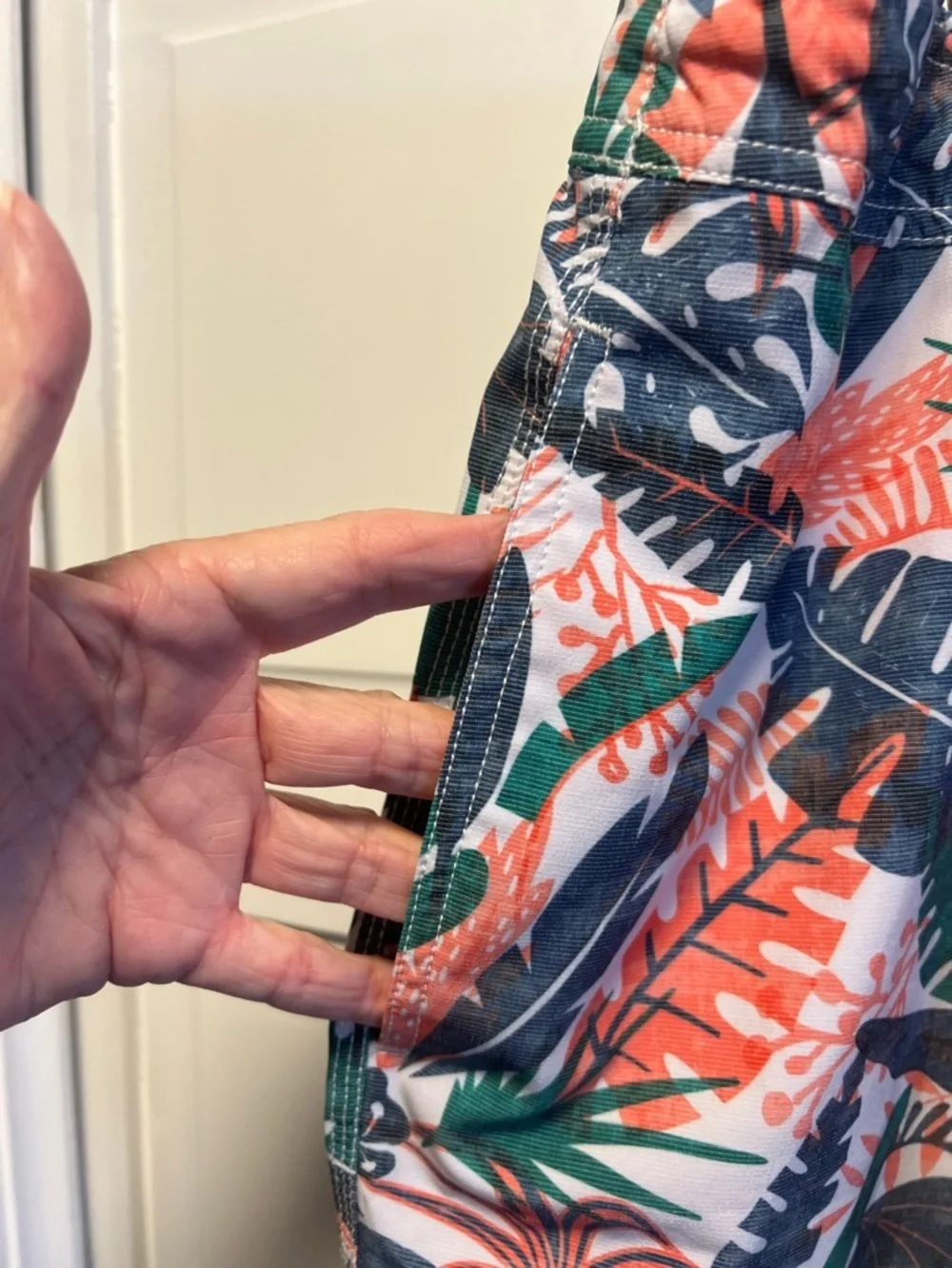 johnnie-O Largo Swim Trunks Size Men’s XXL Color Blue/Green/Orange